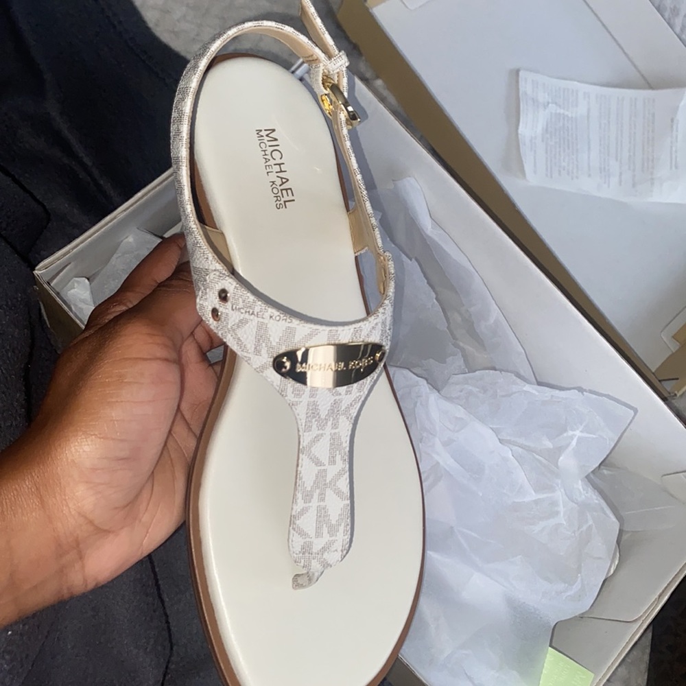Micheal Kors Sandals - Picture 3 of 5